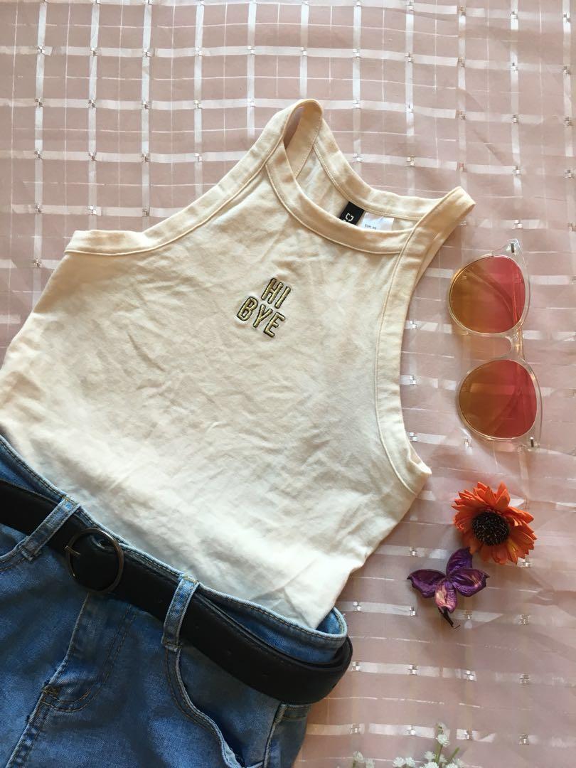 H&M Divided Crop Top (Category: Sleeveless) located in Baliuag. Submitted by gracyaee (Listing ID 225310602, Image 2). Description: 📌 Stretchable; can fit up to small size 📌 Used only ONCE 📌 Crop top, kita belly button 📌 Super pretty when worn, nakaka-sexy 📌 Perfect for summer! 📌 Can be paired with anything 😉.