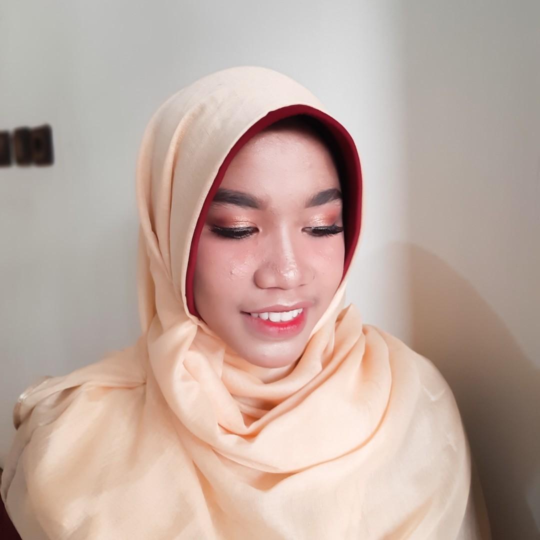 Makeup Wisuda Services Beauty Services On Carousell