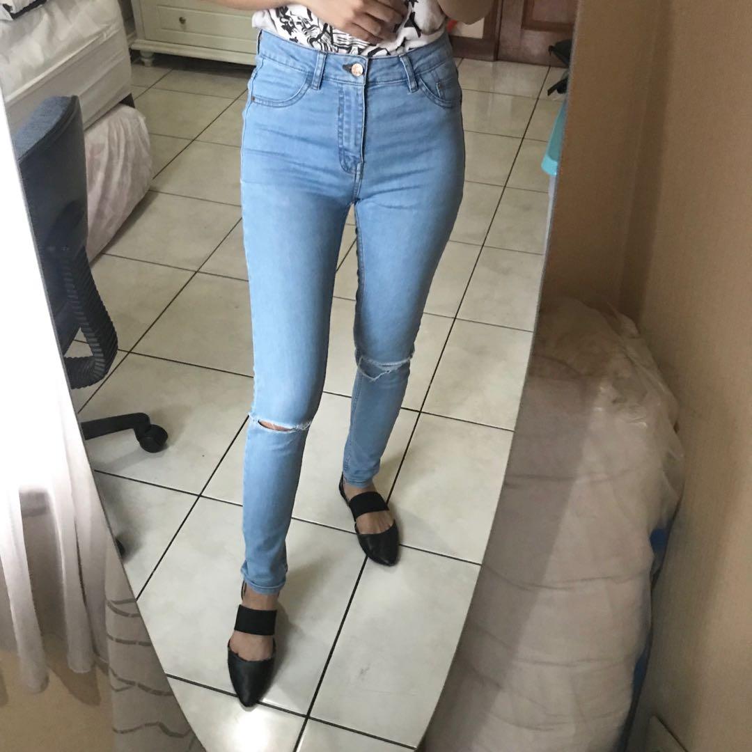 Pull \u0026 Bear Highwaist Knee Ripped Jeans 