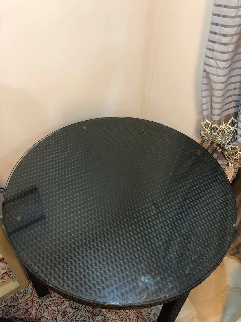 Round Table (Category: Tables & Sets) located in Singapore. Submitted by nurin.02 (Listing ID 225243722, Image 3). Description: diameter- 100 cm height - 75 cm delivery is provided, do ctb for more info .