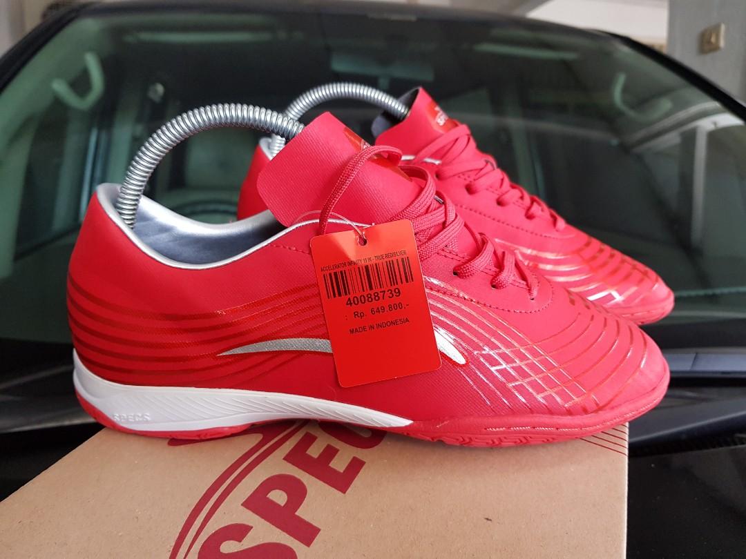 Sepatu Futsal Specs Accelerator Infinity 19 True Red Silver Size 39 Olah Raga Baju Olahraga Di Carousell