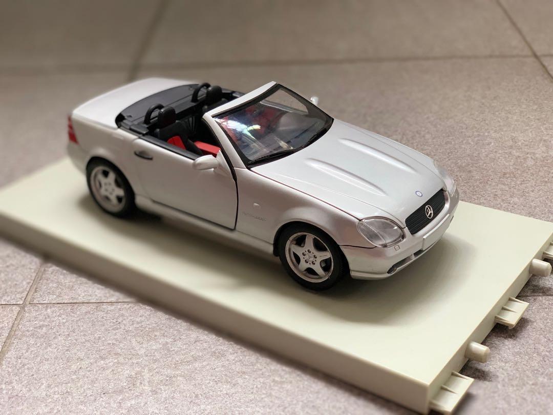 UT Models MercedesBenz SLK 230 AMG Die cast car w/retractable top 118