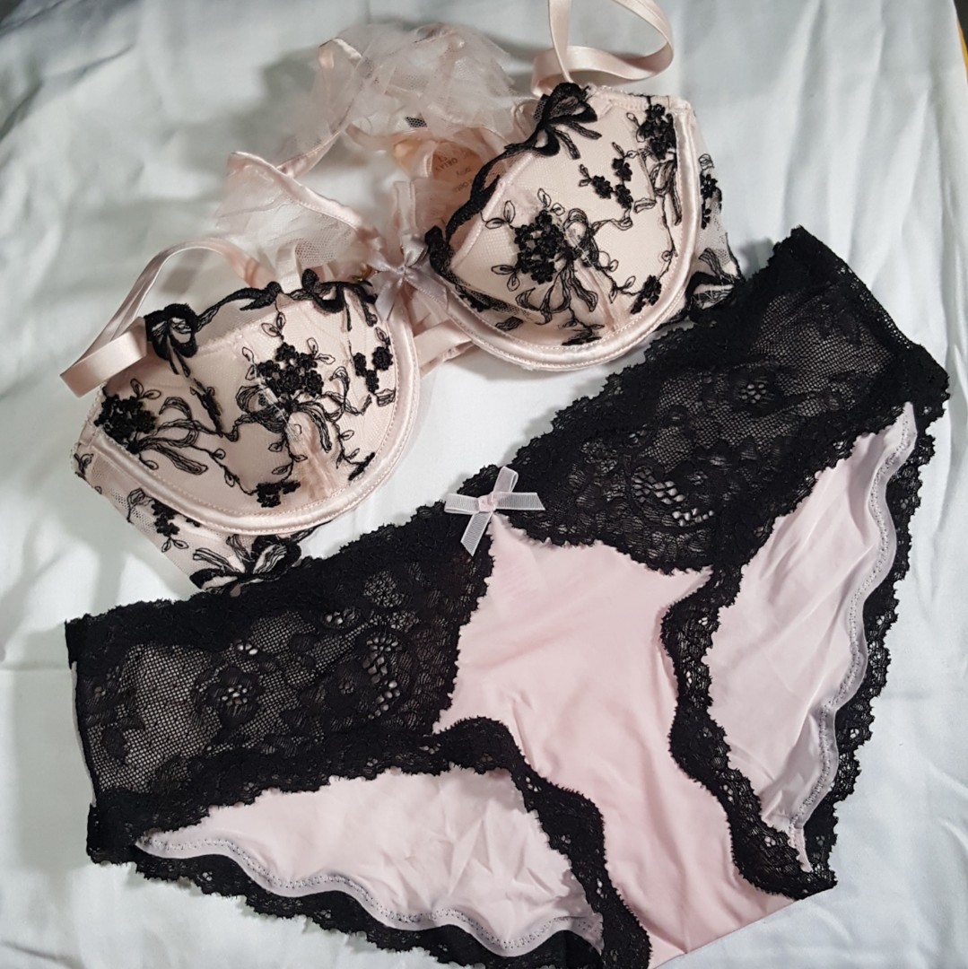 Victoria's Secret, Intimates & Sleepwear, Victoriassecret34c34ddd36c36dd  Bra Setgarter Black Pink Floral Applique
