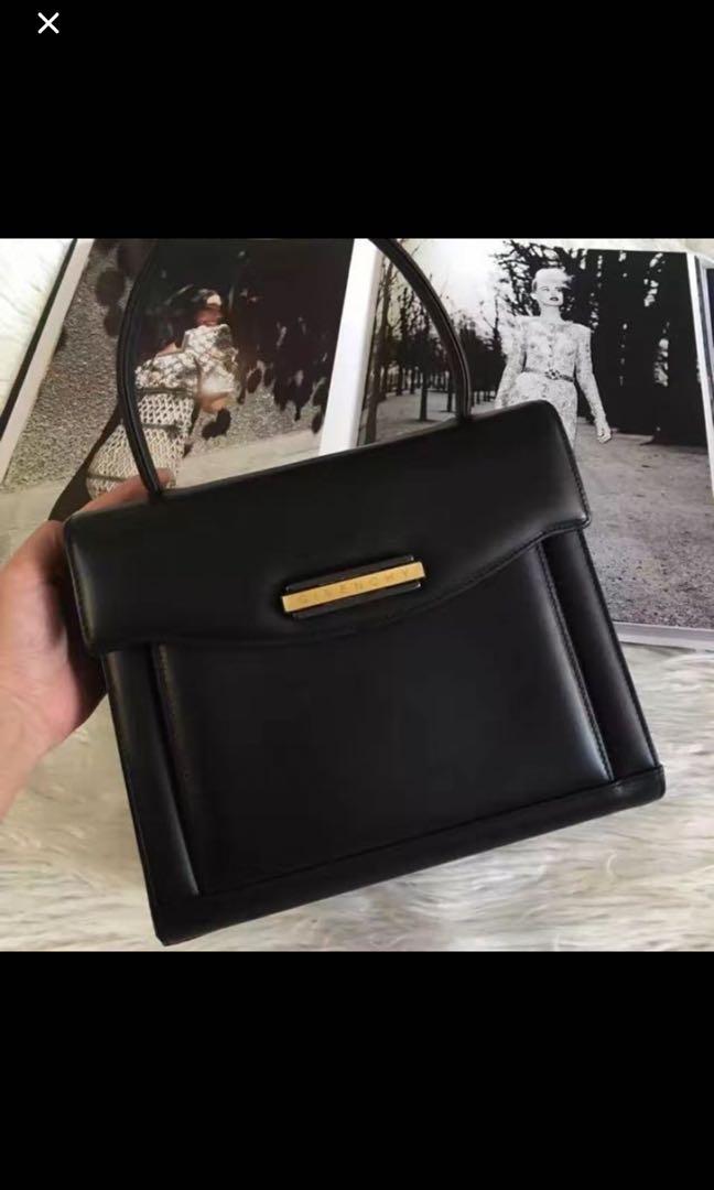 Vintage Givenchy Bag in black, kelly style