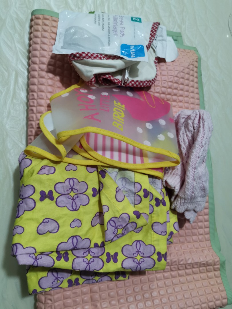Bless (Category: Weaning & Toddler Feeding) located in Singapore. Submitted by abcdefg2016 (Listing ID 225502297, Image 2). Description: 2 bibs 1 nursing cover 1 mat 1 baby hat Self collect taman jurong only.