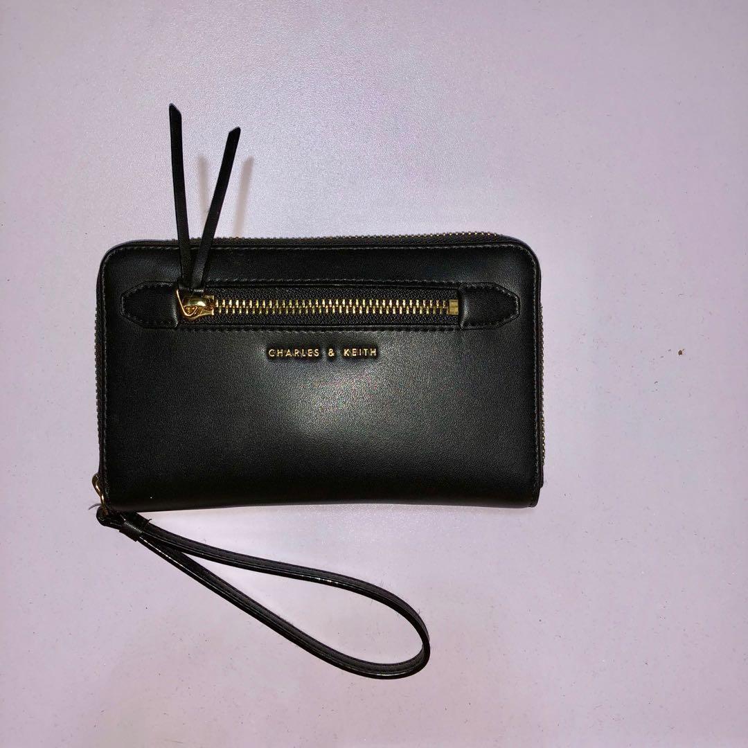 charles and keith wristlet