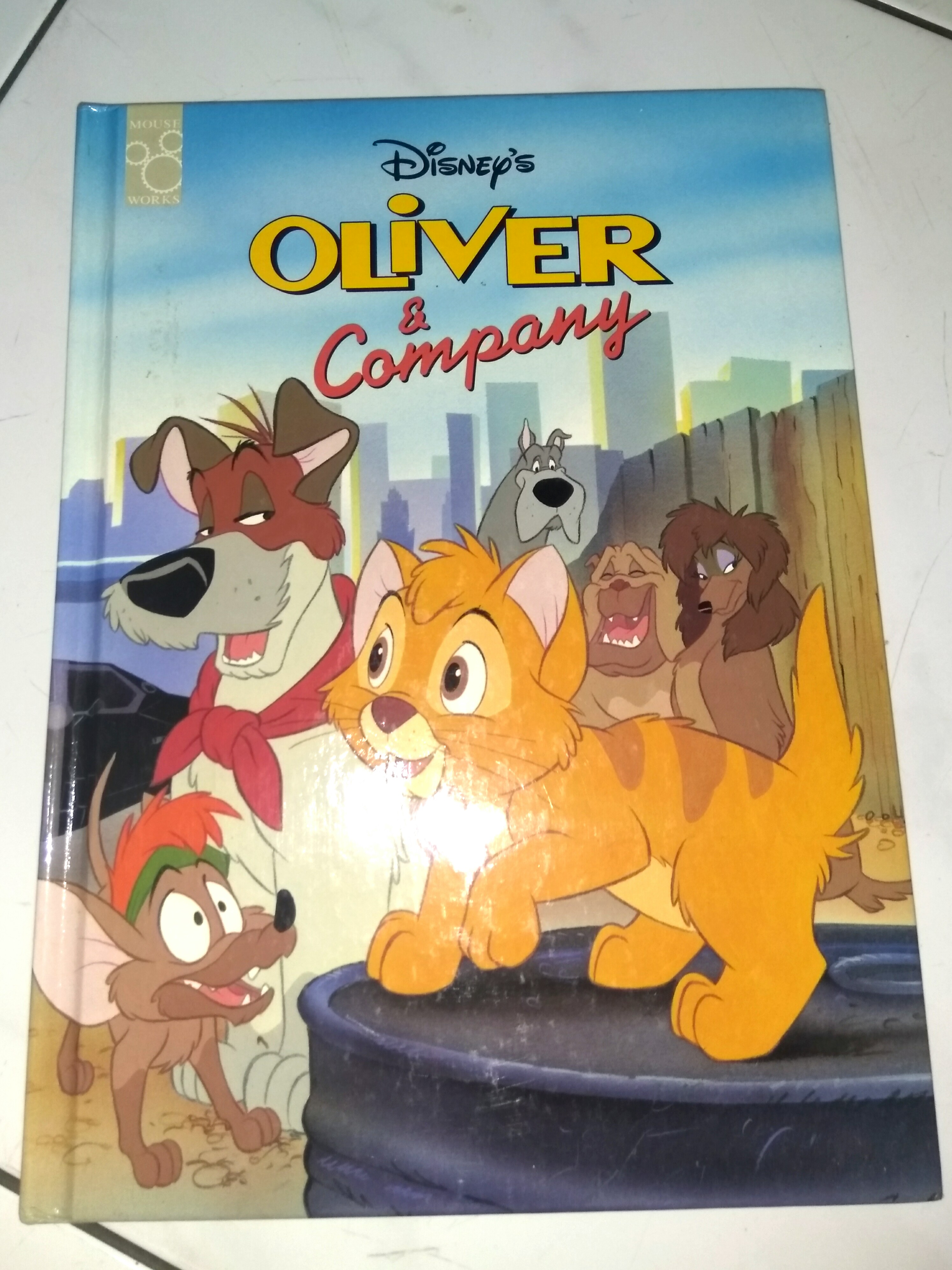 Disney's book Oliver and company (English), Buku & Alat Tulis, Buku