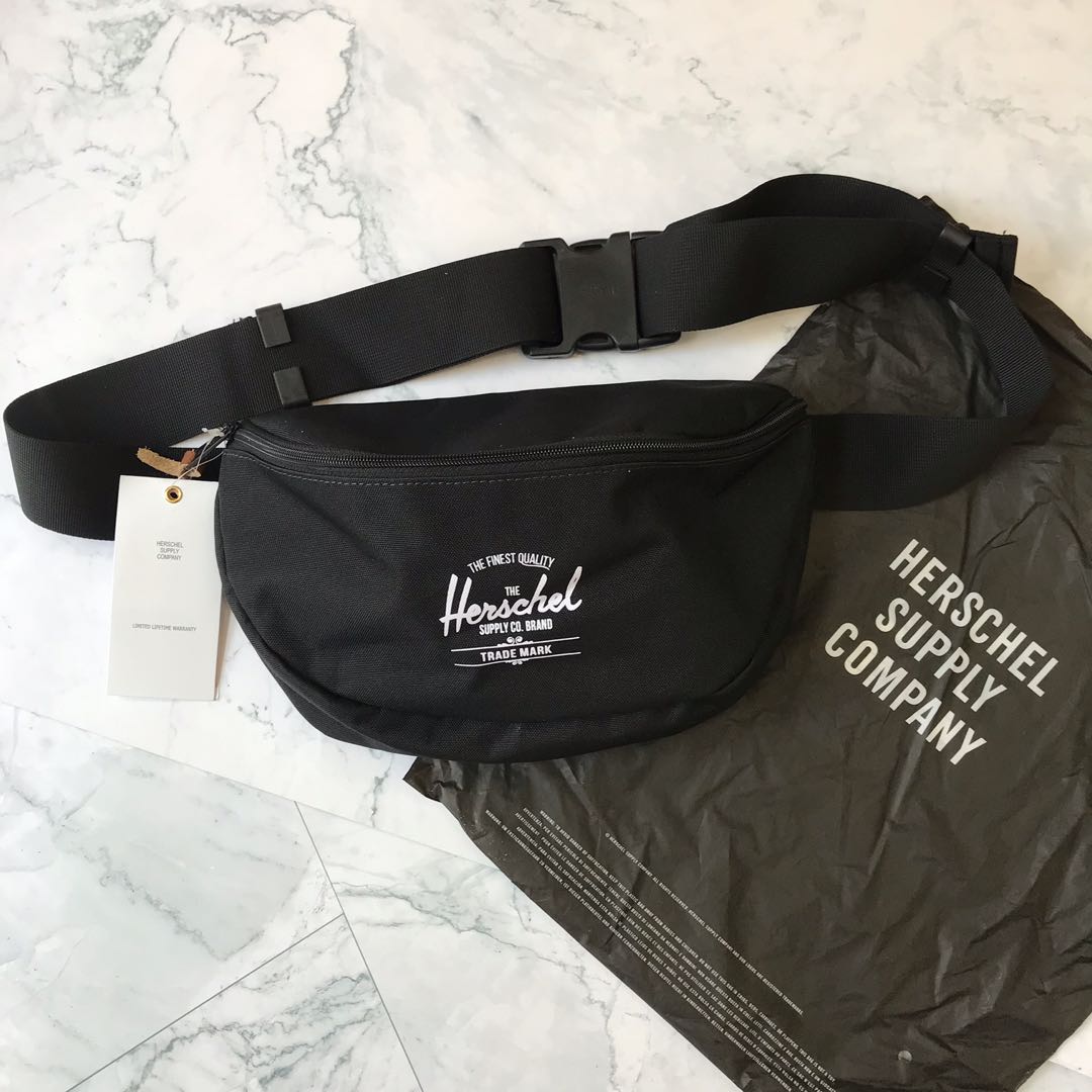 sixteen hip pack