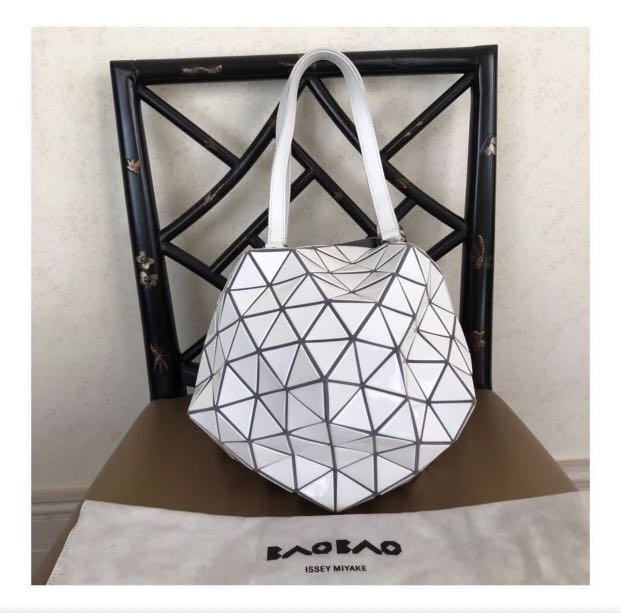 Issey Miyake Bao Bao planet bag AUTHENTIC Fesyen Wanita Tas Dompet di Carousell