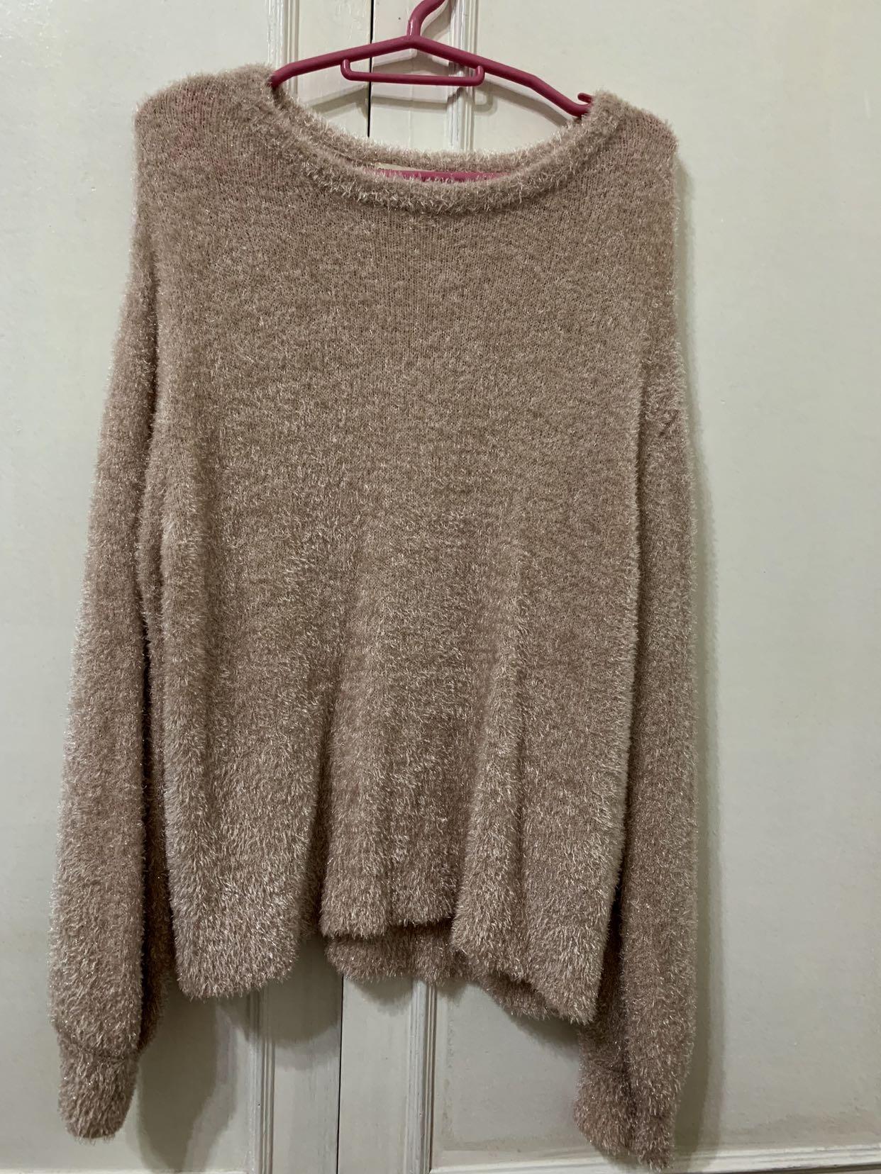 Light Pink Knit Top (Category: Others Tops) located in Makati City. Submitted by joyness2theworld (Listing ID 225379652, Image 1). Description: Perfect OOTD for Spring Used in my recent trip to Japan.