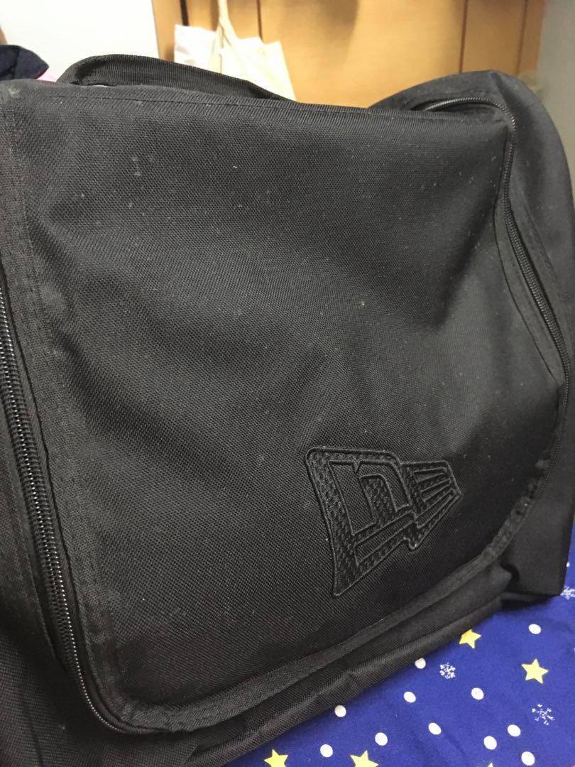 New era 24 hat carrier, 男裝, 袋, 腰袋 