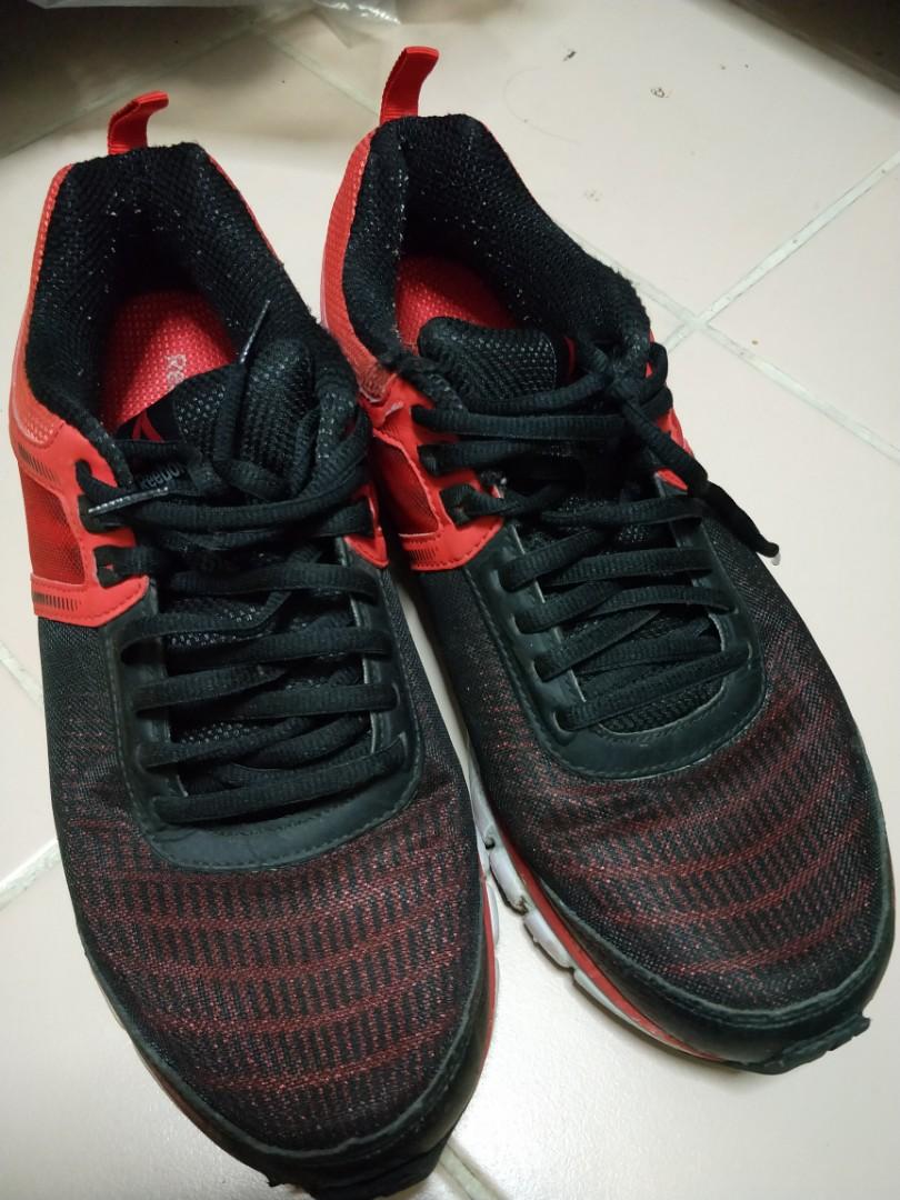 Reebok black red store