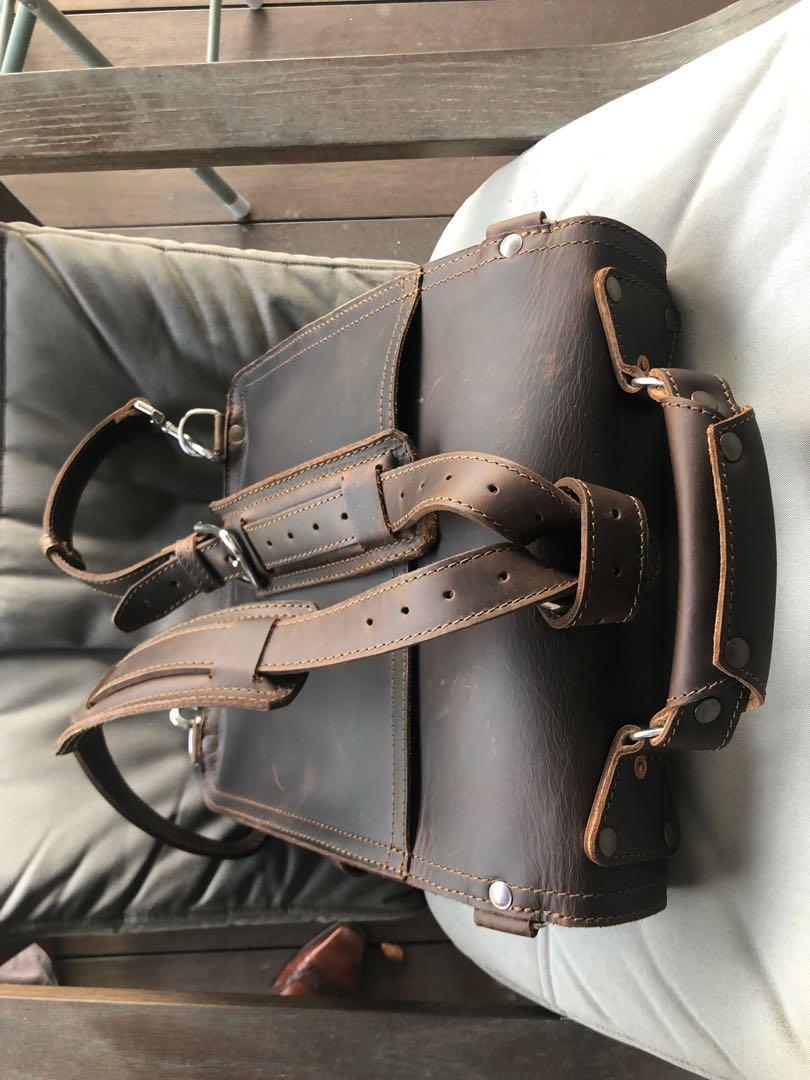 Saddleback front best sale pocket messenger bag