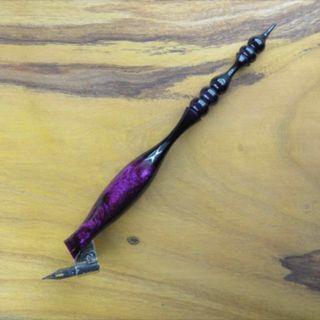 Acrylic oblique pen holder