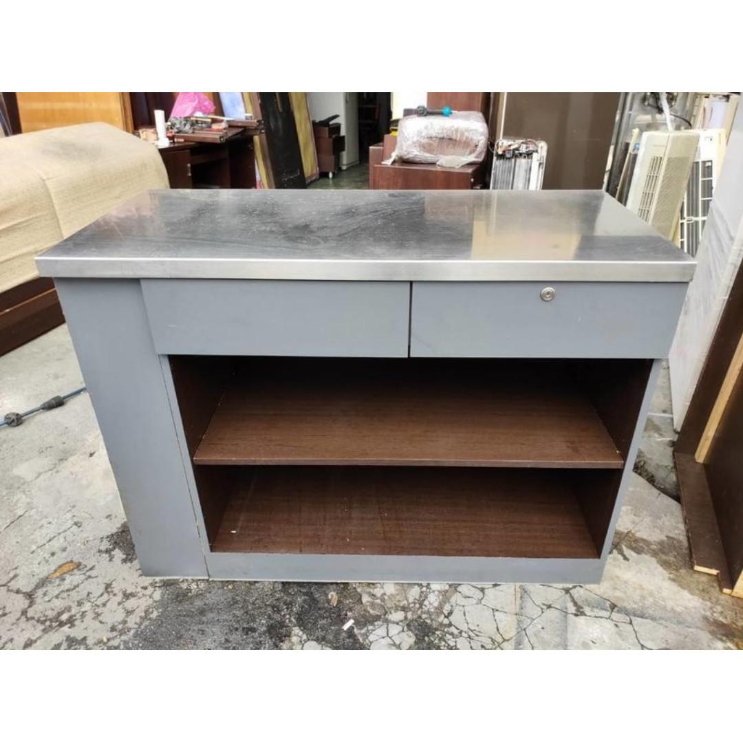 東鼎二手家具銀面白鐵兩抽吧台 吧檯桌 吧台桌 講台桌 講桌 吧台櫃 櫃台桌 接待桌 工作桌 收銀桌 居家生活 傢俱 桌椅在旋轉拍賣