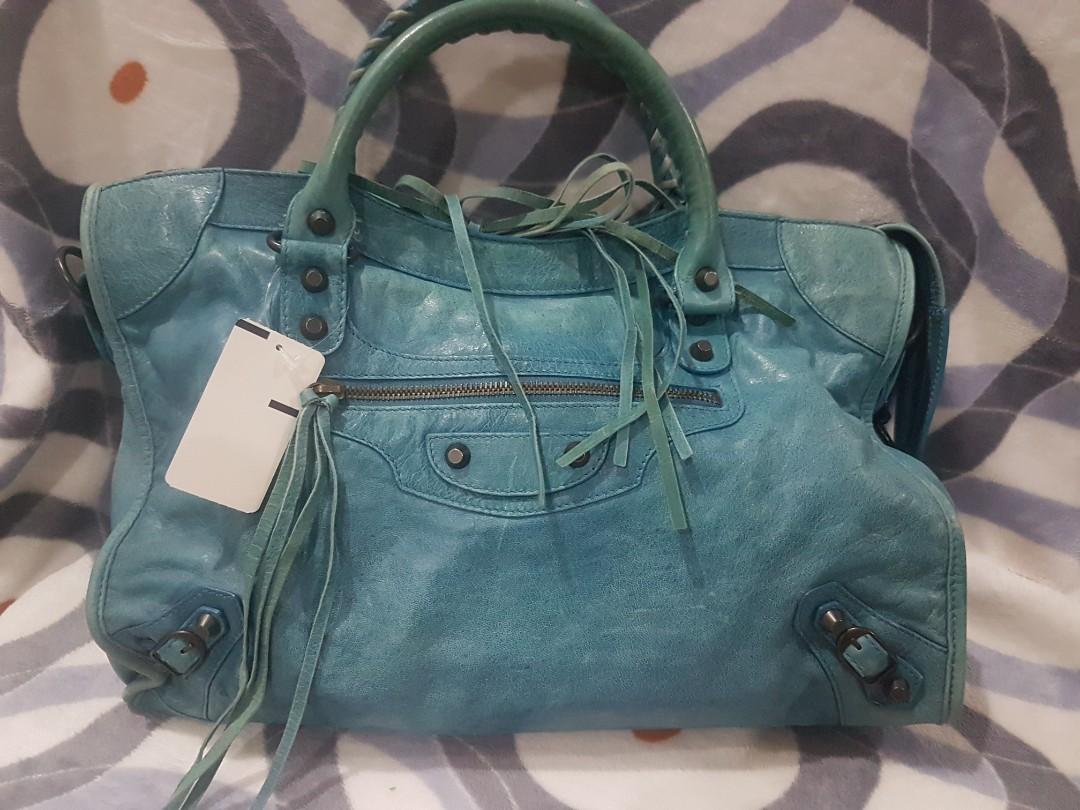 BALENCIAGA City (Category: Luxury Bags & Wallets) located in Quezon City. Submitted by pointyshoesandbags (Listing ID 225549062, Image 1). Description: Authentic with mirror and strap Flaws: rubs, signs of usage.