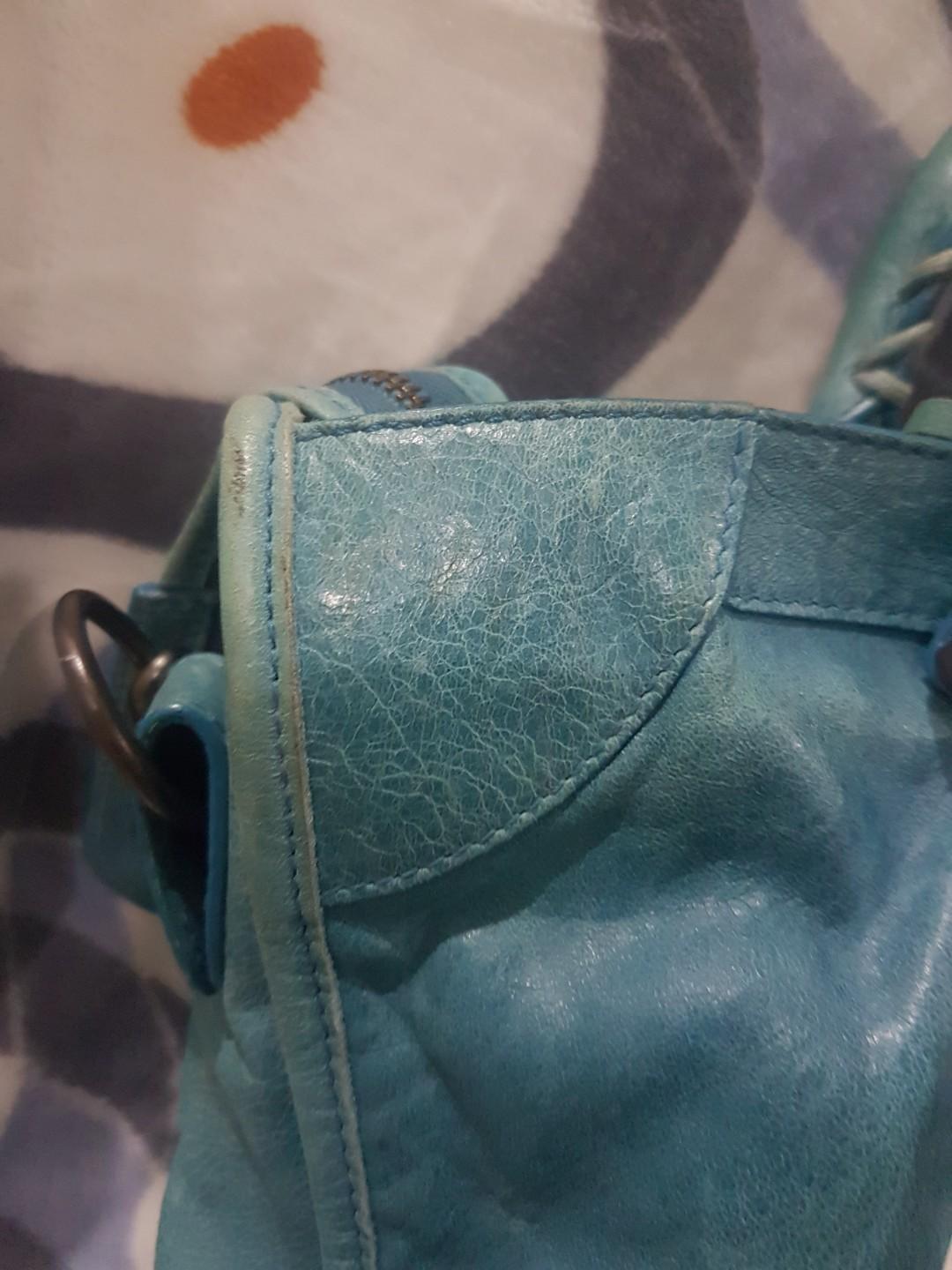BALENCIAGA City (Category: Luxury Bags & Wallets) located in Quezon City. Submitted by pointyshoesandbags (Listing ID 225549062, Image 2). Description: Authentic with mirror and strap Flaws: rubs, signs of usage.