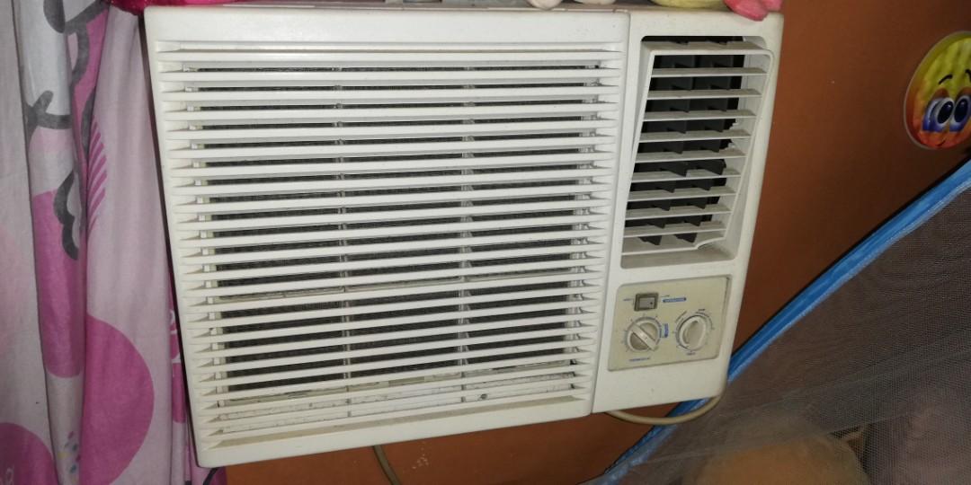 For sale rush Lg 1hp window type aircon ( for pickup only), Babies