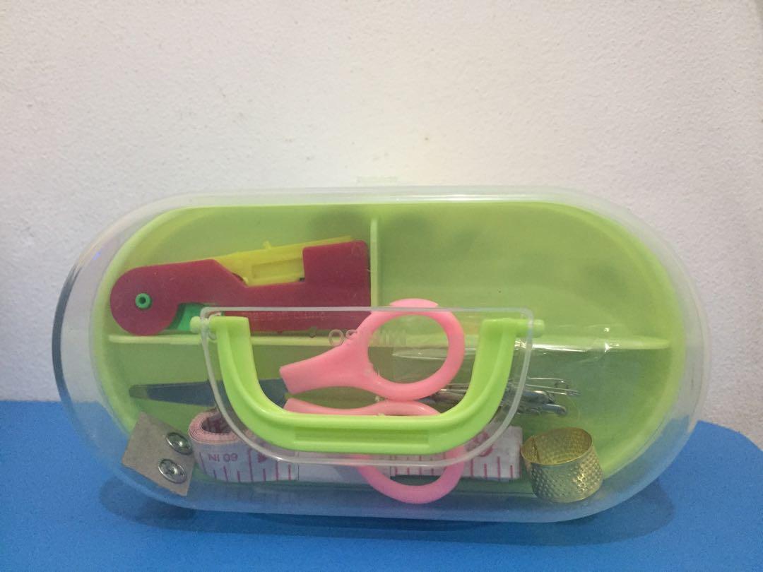 MINISO Sewing Kit, Desain & Kerajinan Tangan, Alat & Bahan Kerajinan di