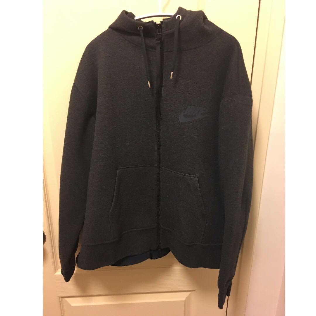 gray nike zip up hoodie