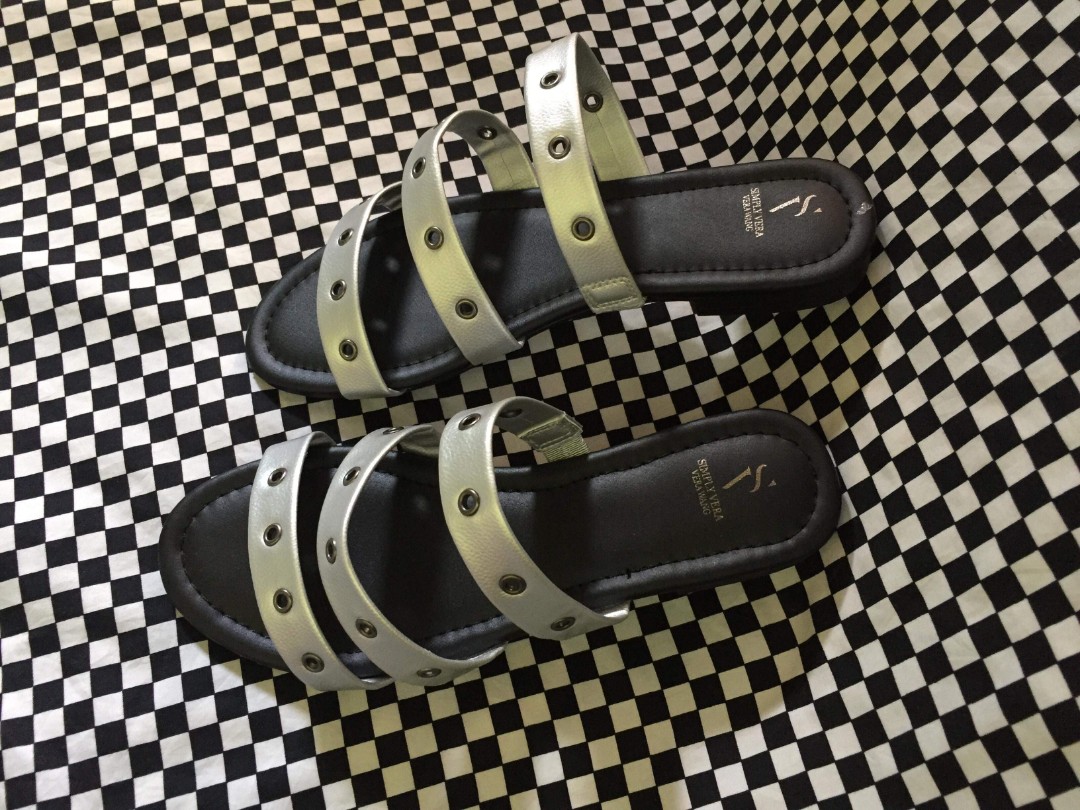 Simply vera store vera wang sandals