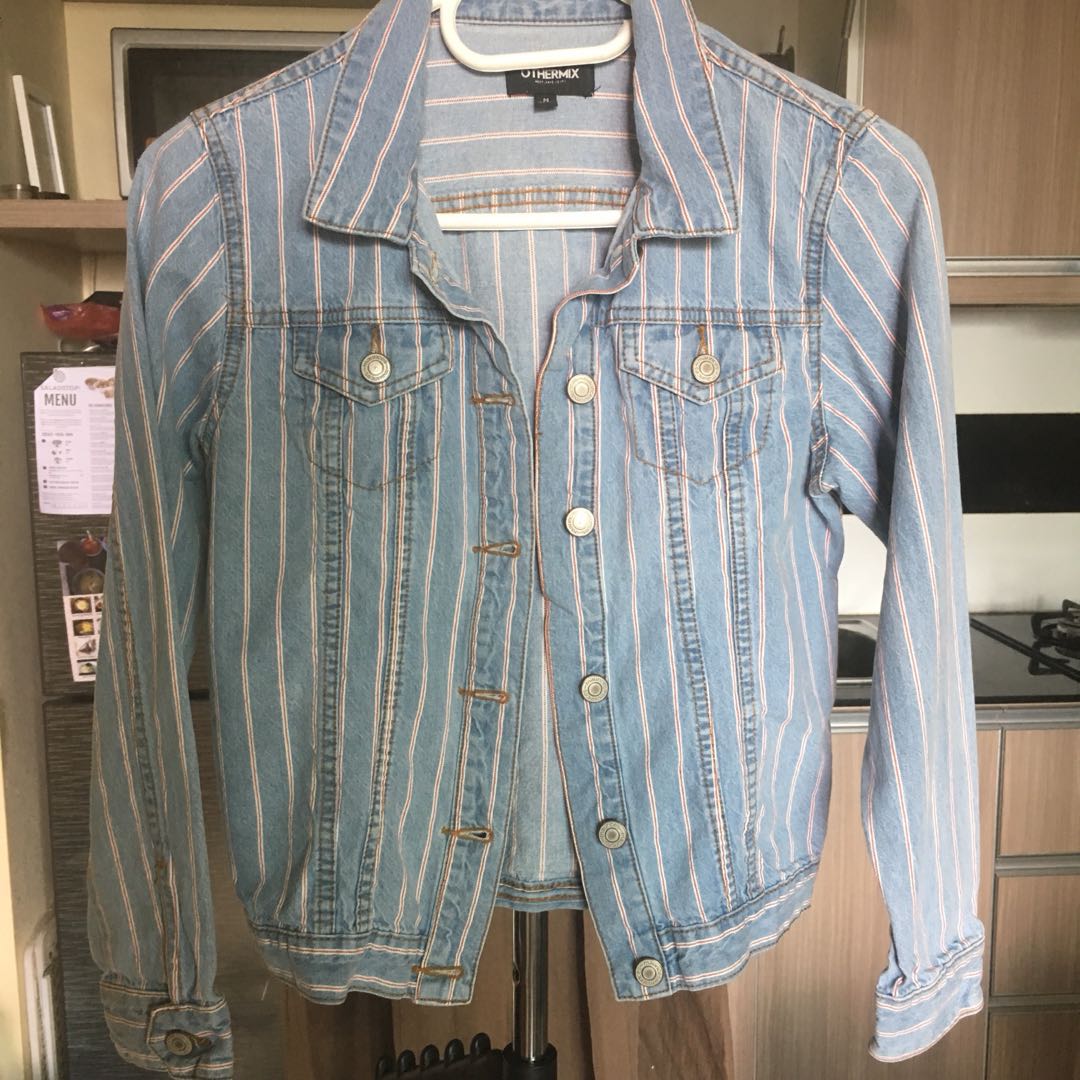 LIGHT WASH DENIM JACKET, Fesyen Wanita, Pakaian Wanita, Baju Luaran di Carousell