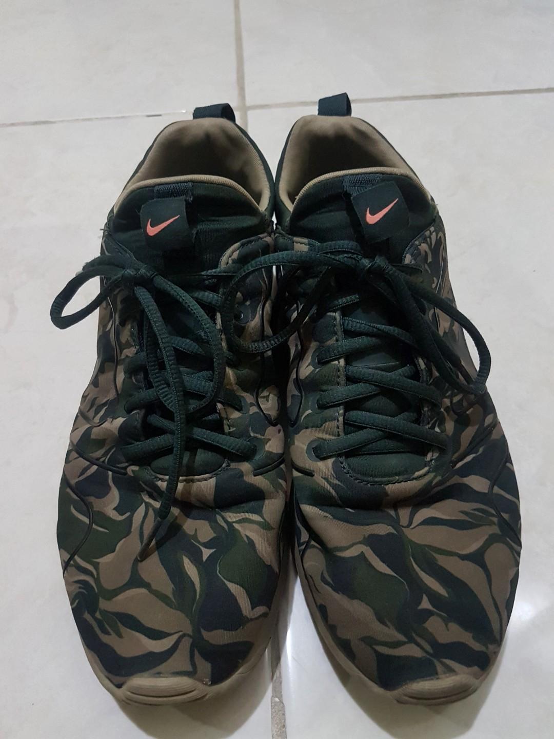 Nike camouflage sneakers clearance