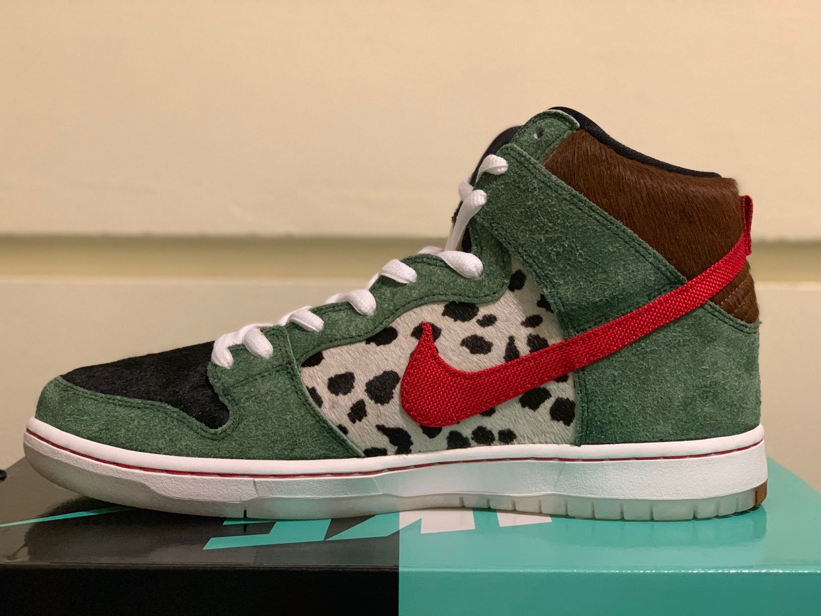 sb dunk high pro walk the dog