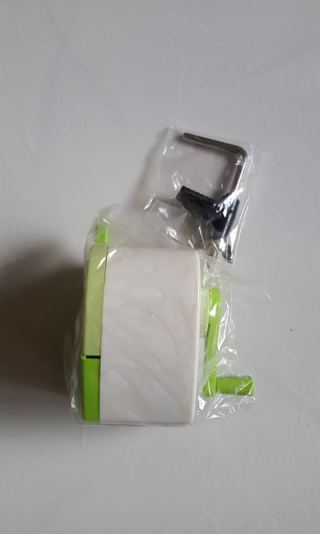 Table sharpener (Category: Craft Supplies & Tools) located in Singapore. Submitted by rebbbbbbb (Listing ID 225764950, Image 2). Description: Green apple sharpener Blue apple sharpener Ladybug sharpener (smaller) $5 ⚠️ SOLD ⚠️.