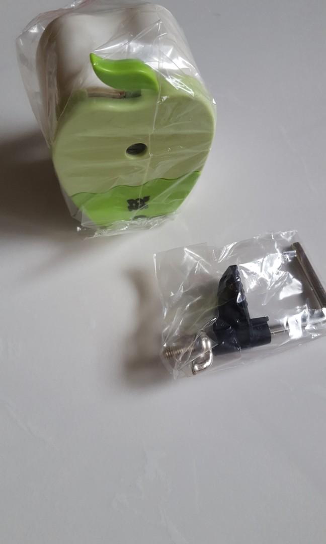Table sharpener (Category: Craft Supplies & Tools) located in Singapore. Submitted by rebbbbbbb (Listing ID 225764950, Image 1). Description: Green apple sharpener Blue apple sharpener Ladybug sharpener (smaller) $5 ⚠️ SOLD ⚠️.