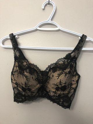 32D Victoria Secret bra