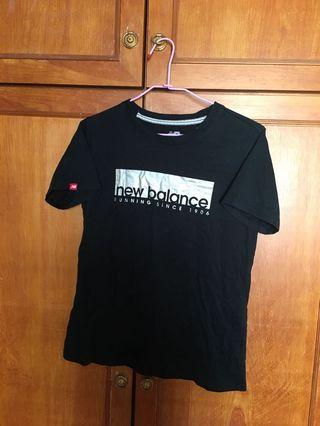 New balance 簡約logo上衣👕