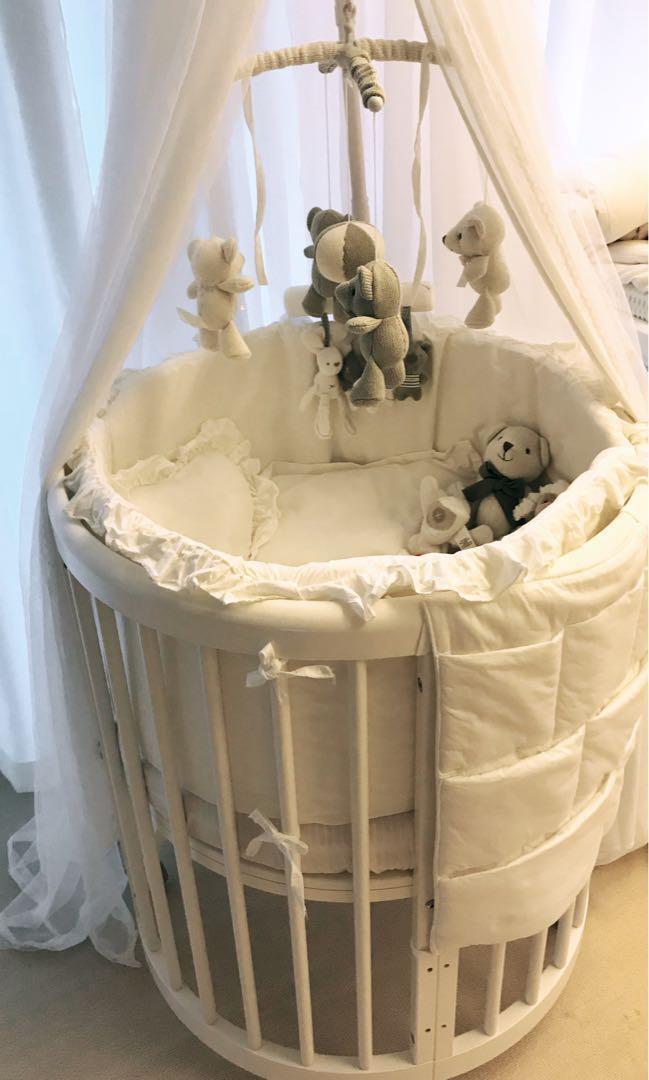 5 in 1 Multipurpose convertible Oval and Round Baby Crib. FREE TWO SETS