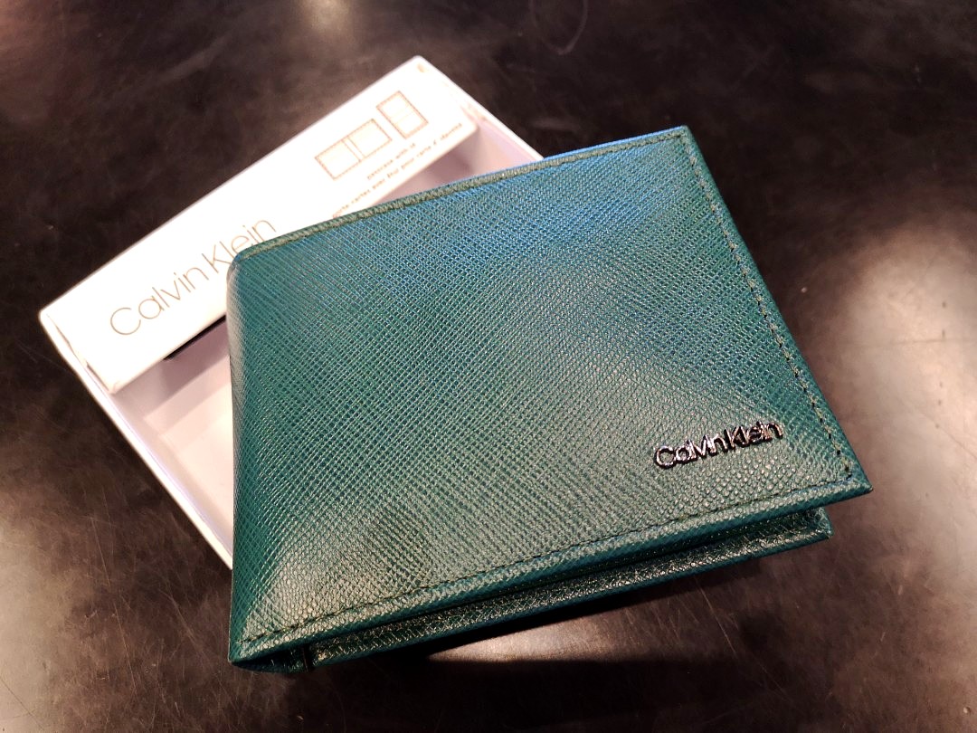 Introducir 40+ imagen calvin klein green wallet