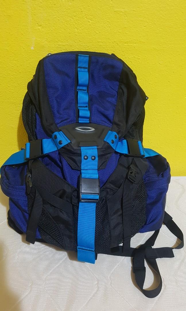 Oakley Icon Pack 3 0 Men S Fashion Bags Backpacks On Carousell