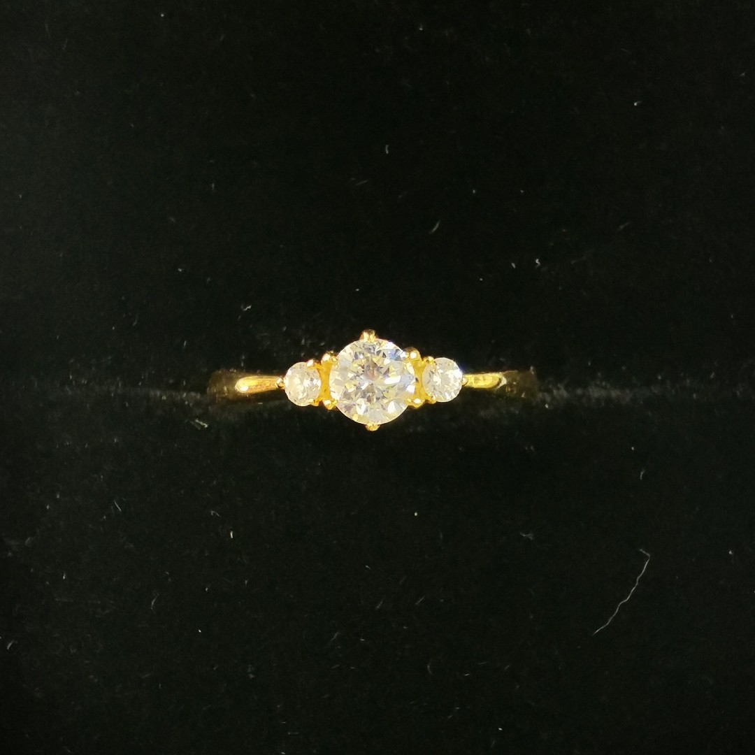 Pre Loved 18k Gold Diamond Ring H60813 Women S Fashion Jewellery Rings On Carousell