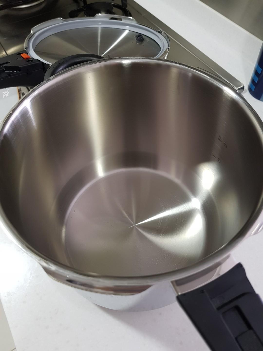 STOVE PRESSURE COOKER (4.5 litre), TV & Home Appliances, Kitchen