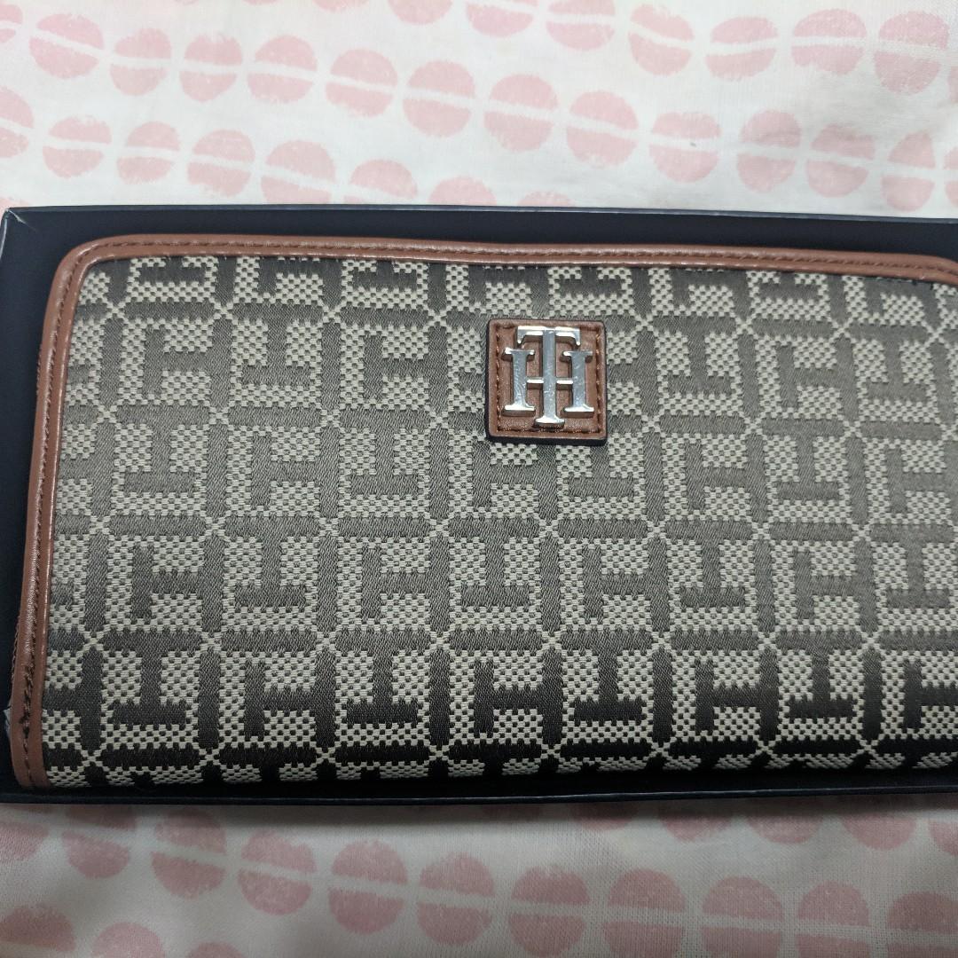 tommy hilfiger female wallets