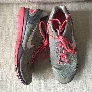 7.5 Nike Free Fit 2