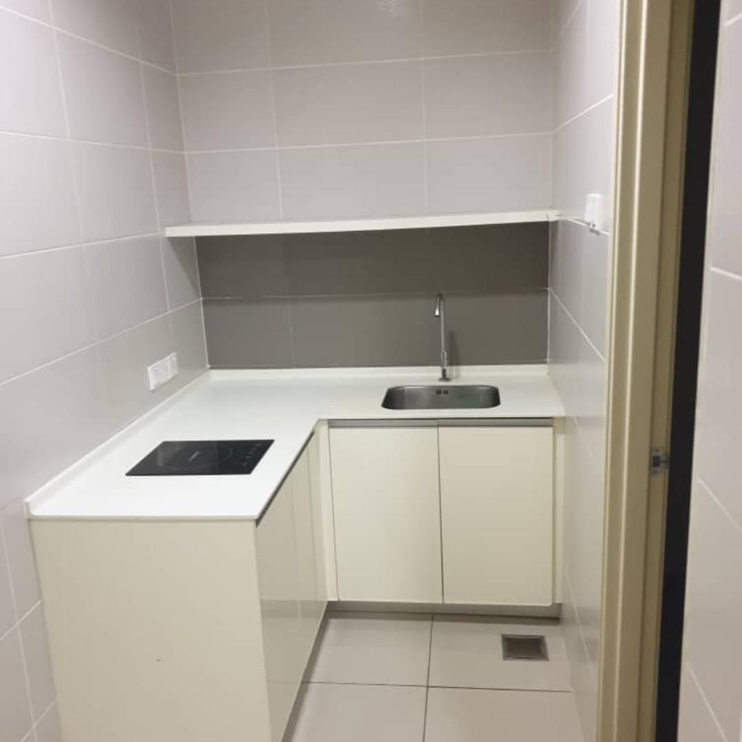 3 Elements Equine Specialist Soho Corner 647sf Aircond Kitchen Cabinet Property Rentals On Carousell