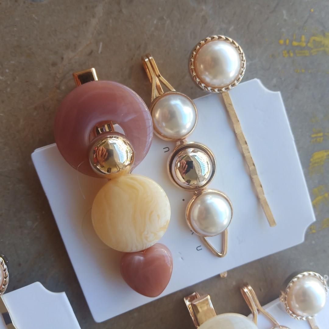 Acrylic Pearl Hairclip Set (Category: Hair Accessories) located in Hagunoy. Submitted by bellebowsph (Listing ID 226010994, Image 2). Description: 3pcs/set of trendy accessories ! Choose from 3, we only have 1 set for each color so hurry up and grab yours!.