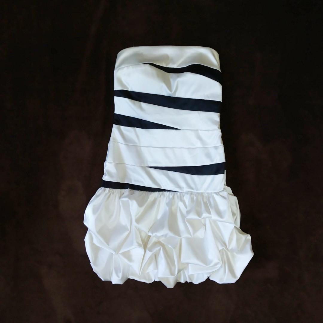 Black and White Cocktail Dress (Category: Evening dresses & gowns) located in Lapu Lapu. Submitted by yoonamo (Listing ID 226062837, Image 2). Description: B Darlin White Cocktail Dress (fits small to medium build) What you see is what you get. Please manage your expectations. ☺ Feel free to message me for more inquiries! • Used.