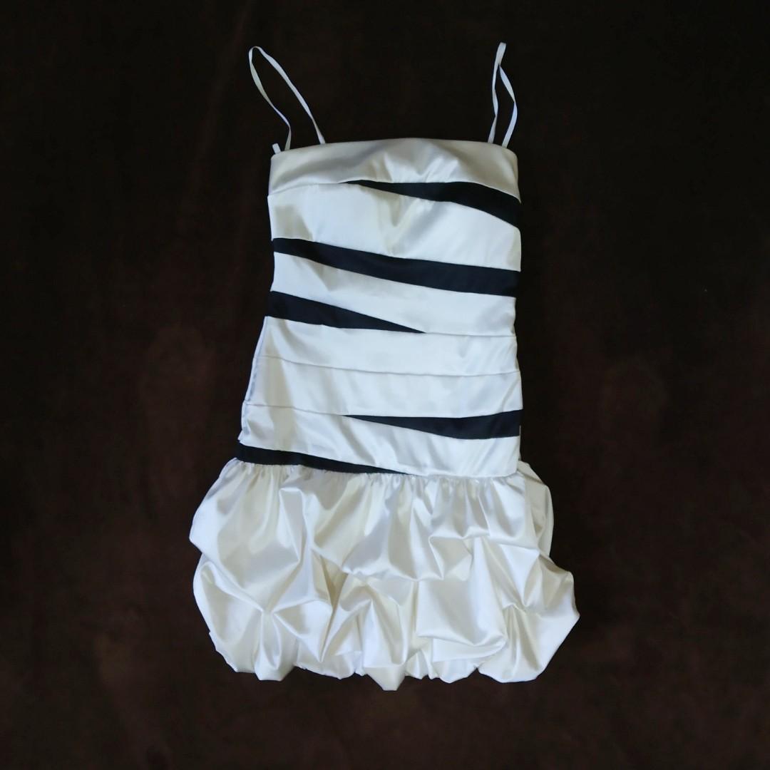 Black and White Cocktail Dress (Category: Evening dresses & gowns) located in Lapu Lapu. Submitted by yoonamo (Listing ID 226062837, Image 1). Description: B Darlin White Cocktail Dress (fits small to medium build) What you see is what you get. Please manage your expectations. ☺ Feel free to message me for more inquiries! • Used.