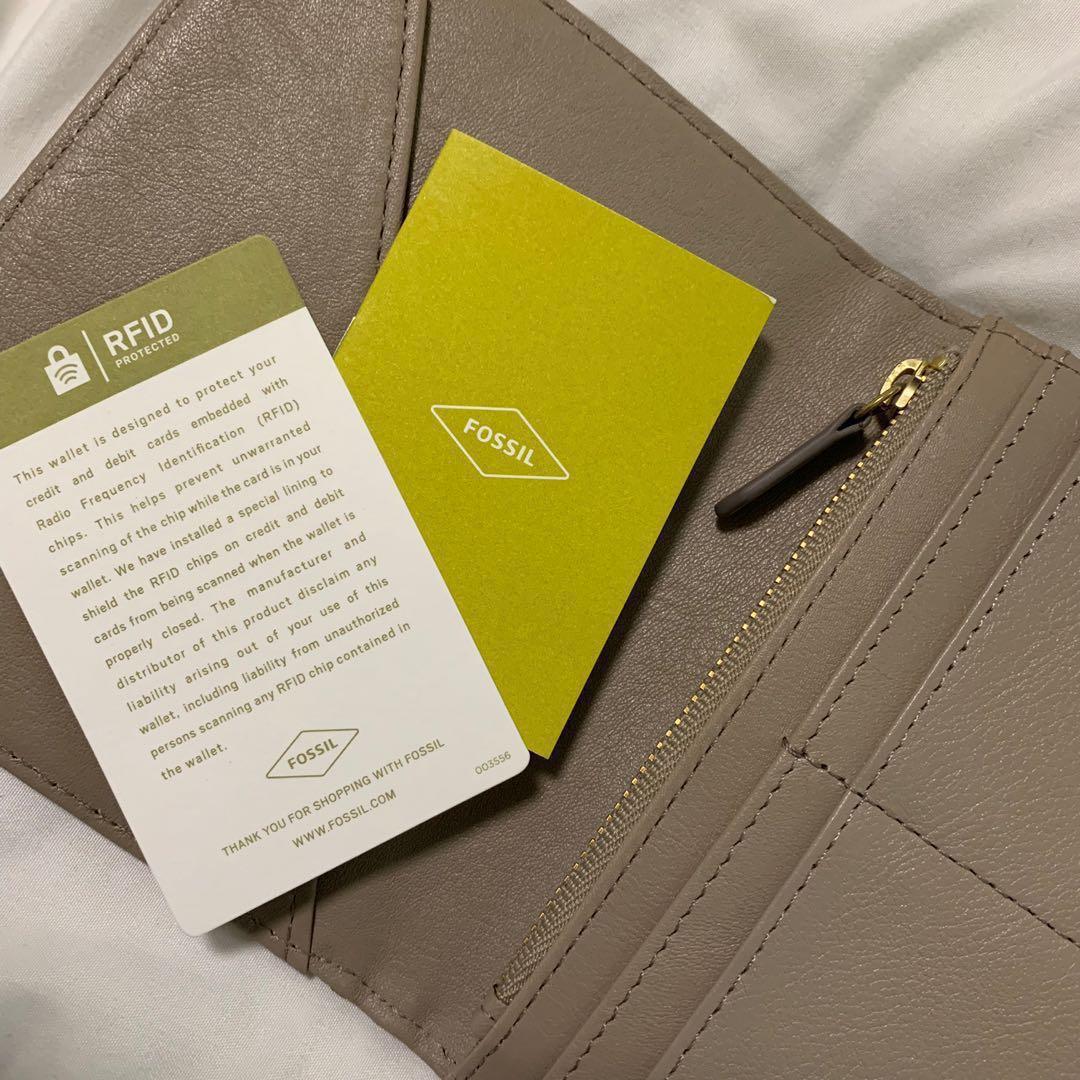 Fossil RFID Passport Case Holder/Wallet, Luxury, Bags & Wallets on