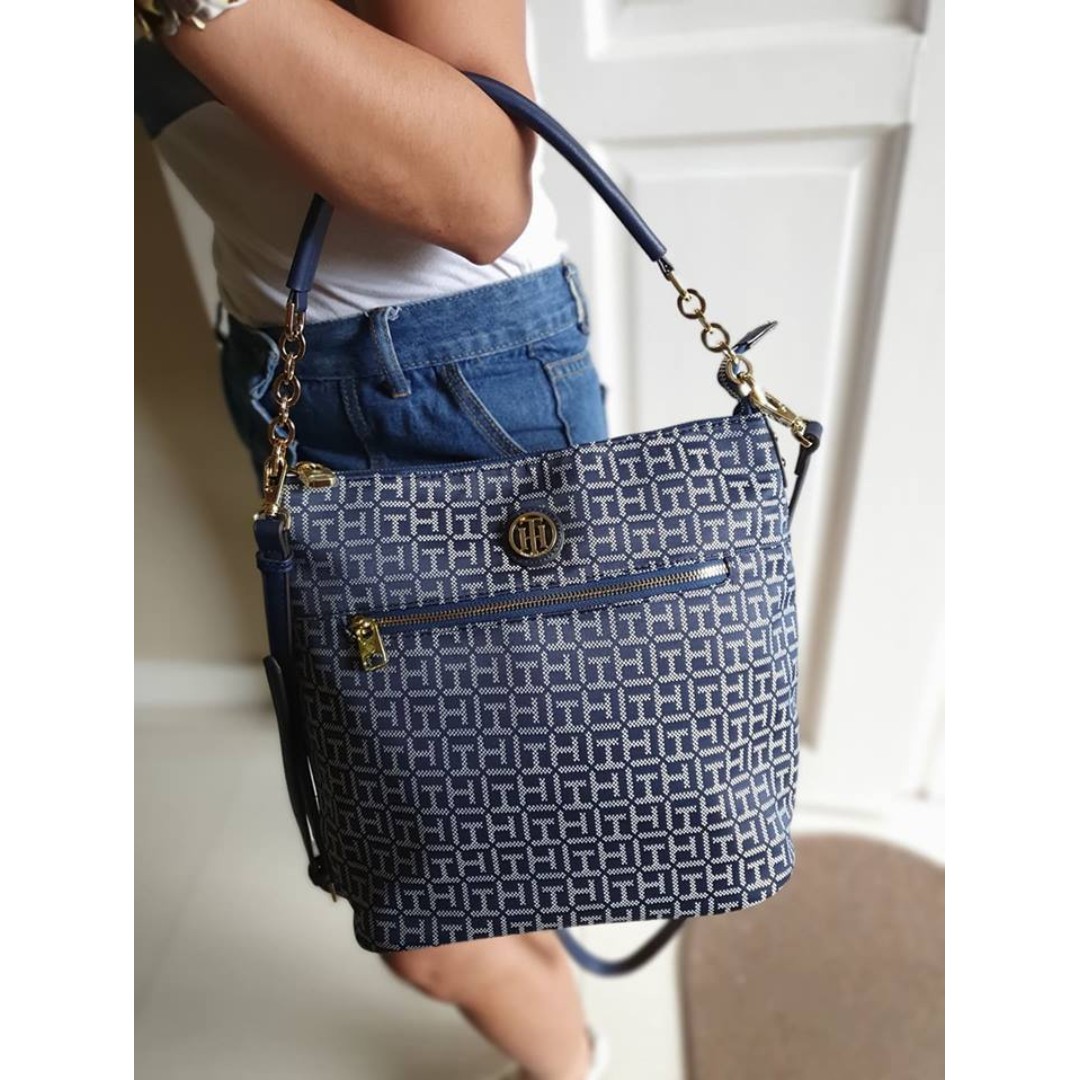 Tommy hilfiger purse navy deals