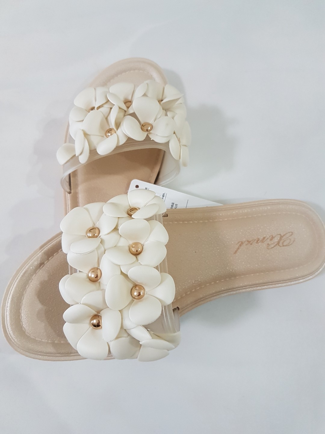 White flower flip flops online