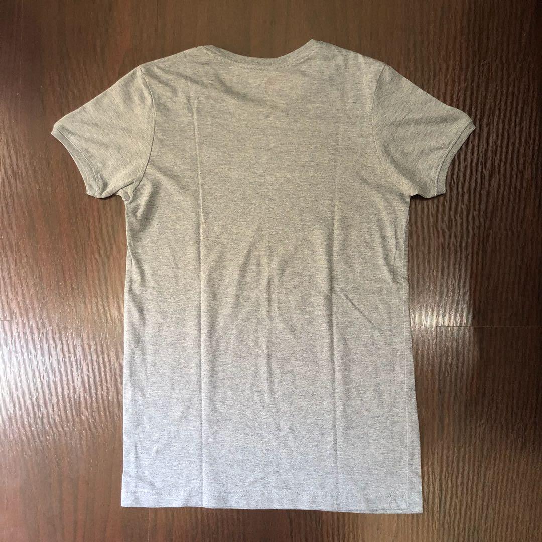 Bench Gray Shirt (Category: Tshirts & Polo Shirts ) located in Marikina City. Submitted by lienonerom (Listing ID 226232046, Image 3). Description: Condition: 8.5/10 Issues: minor signs of wear Preferred meetups: Marikina, Cubao, and Sta. Lucia areas.