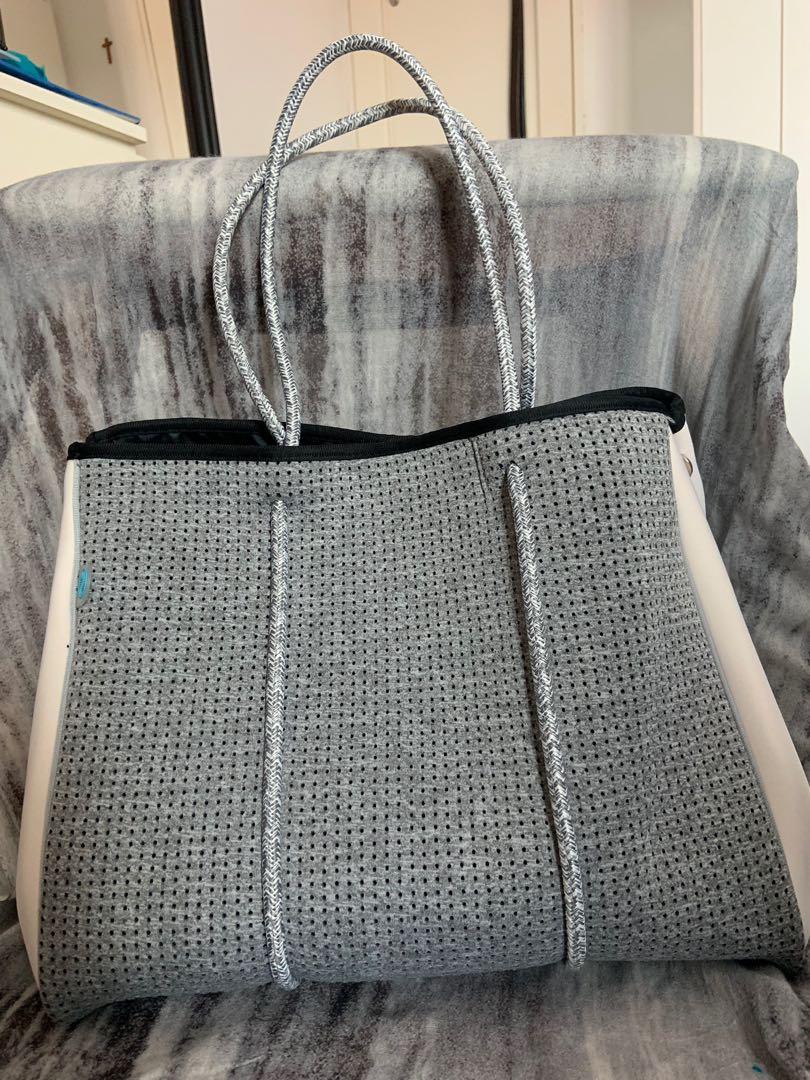 Chuchka neoprene sale bucket bag