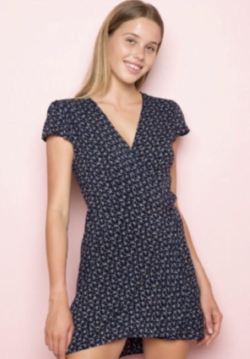 Brandy Melville Robbie Dress, Blue Rose Wrap, Women's Fashion