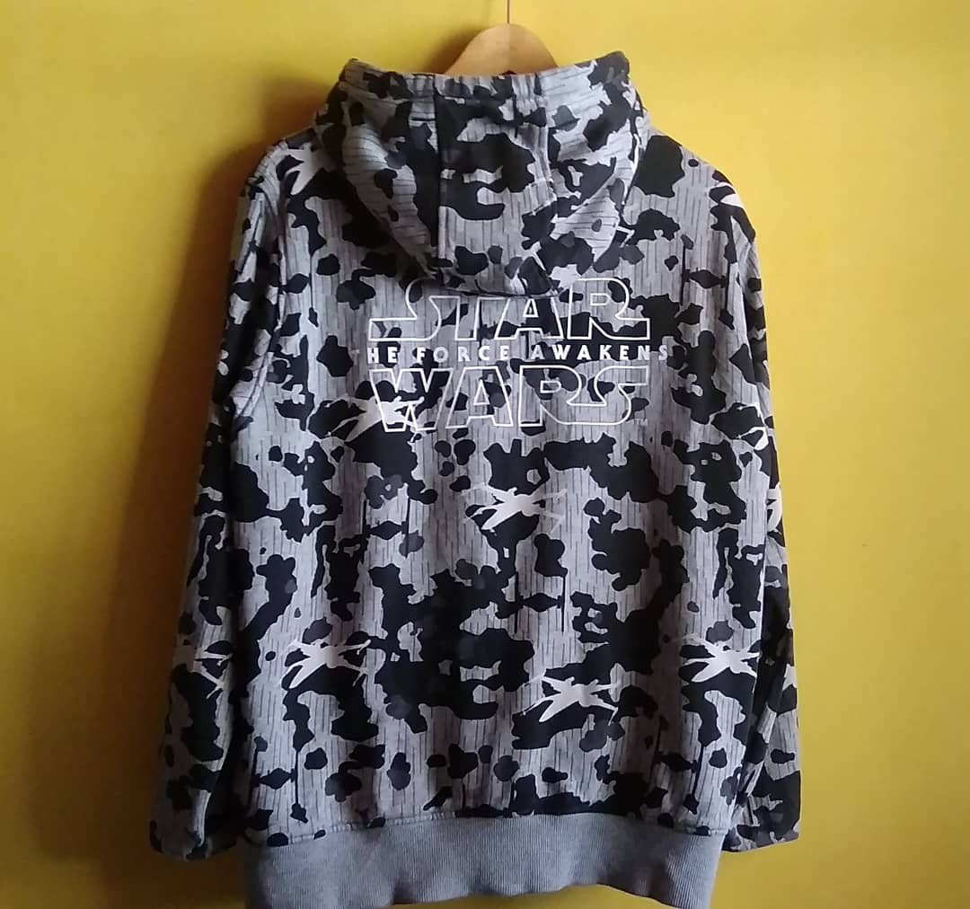 jaket ziphoodie uniqlo x star wars motif camo